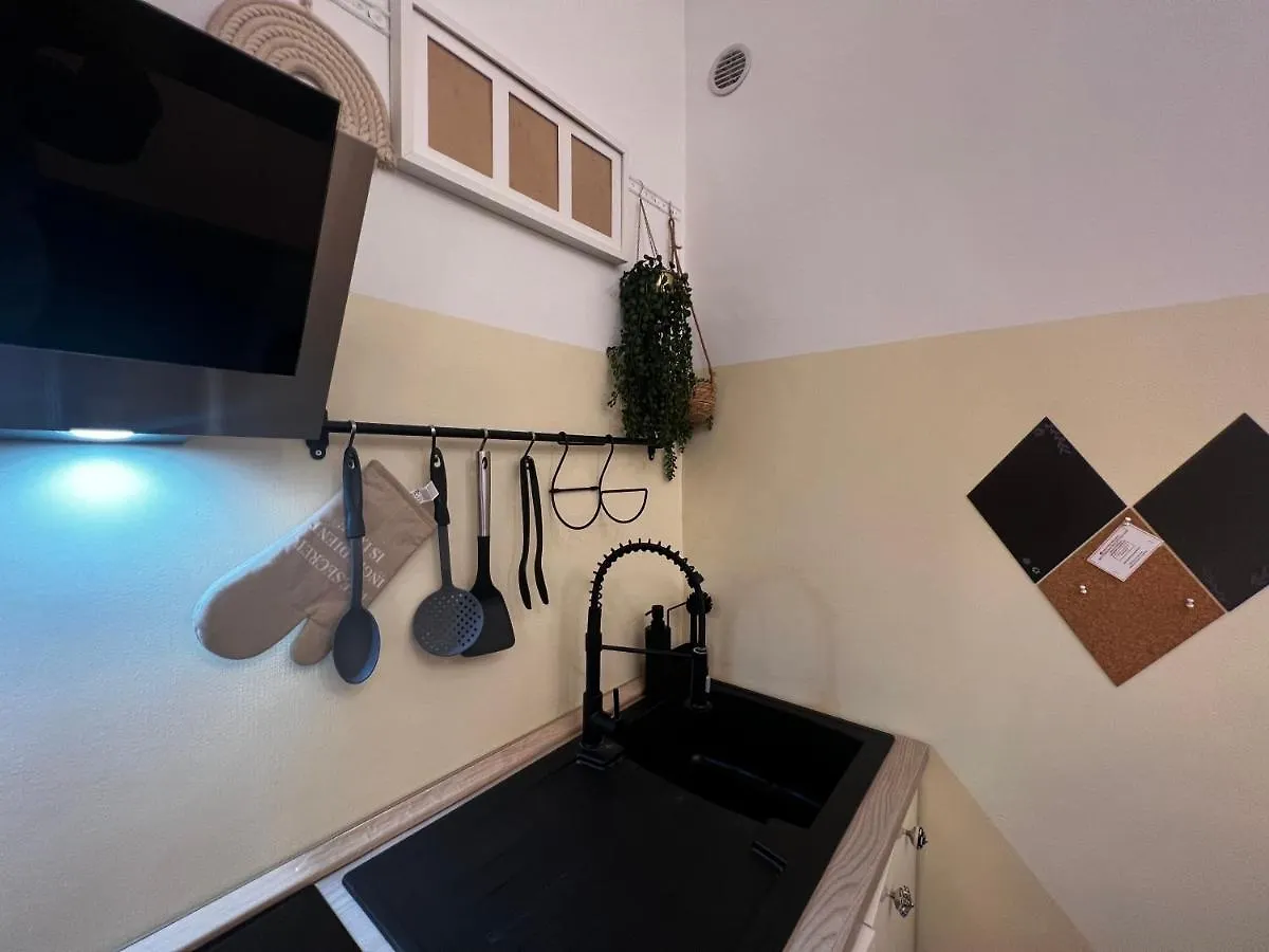 Apartament Regina Milano Ai Navigli - Sky Tv, Wifi And Breakfast Box Włochy