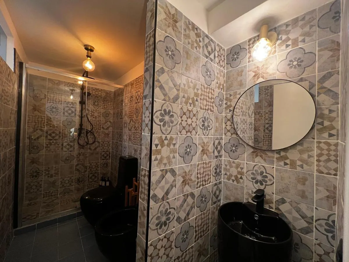 Apartament Regina Milano Ai Navigli - Sky Tv, Wifi And Breakfast Box Mediolan