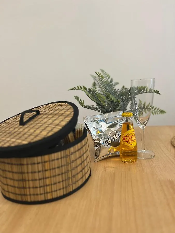 Apartament Regina Milano Ai Navigli - Sky Tv, Wifi And Breakfast Box 0*, Mediolan