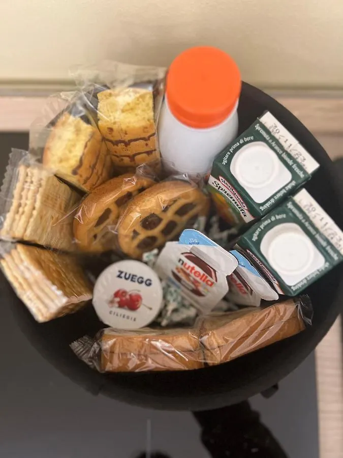 Apartament Regina Milano Ai Navigli - Sky Tv, Wifi And Breakfast Box