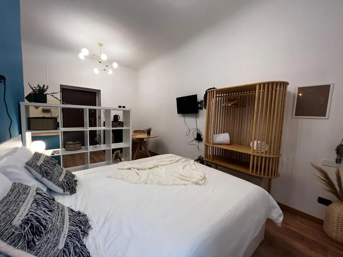 Regina Milano Ai Navigli - Sky Tv, Wifi And Breakfast Box Apartment