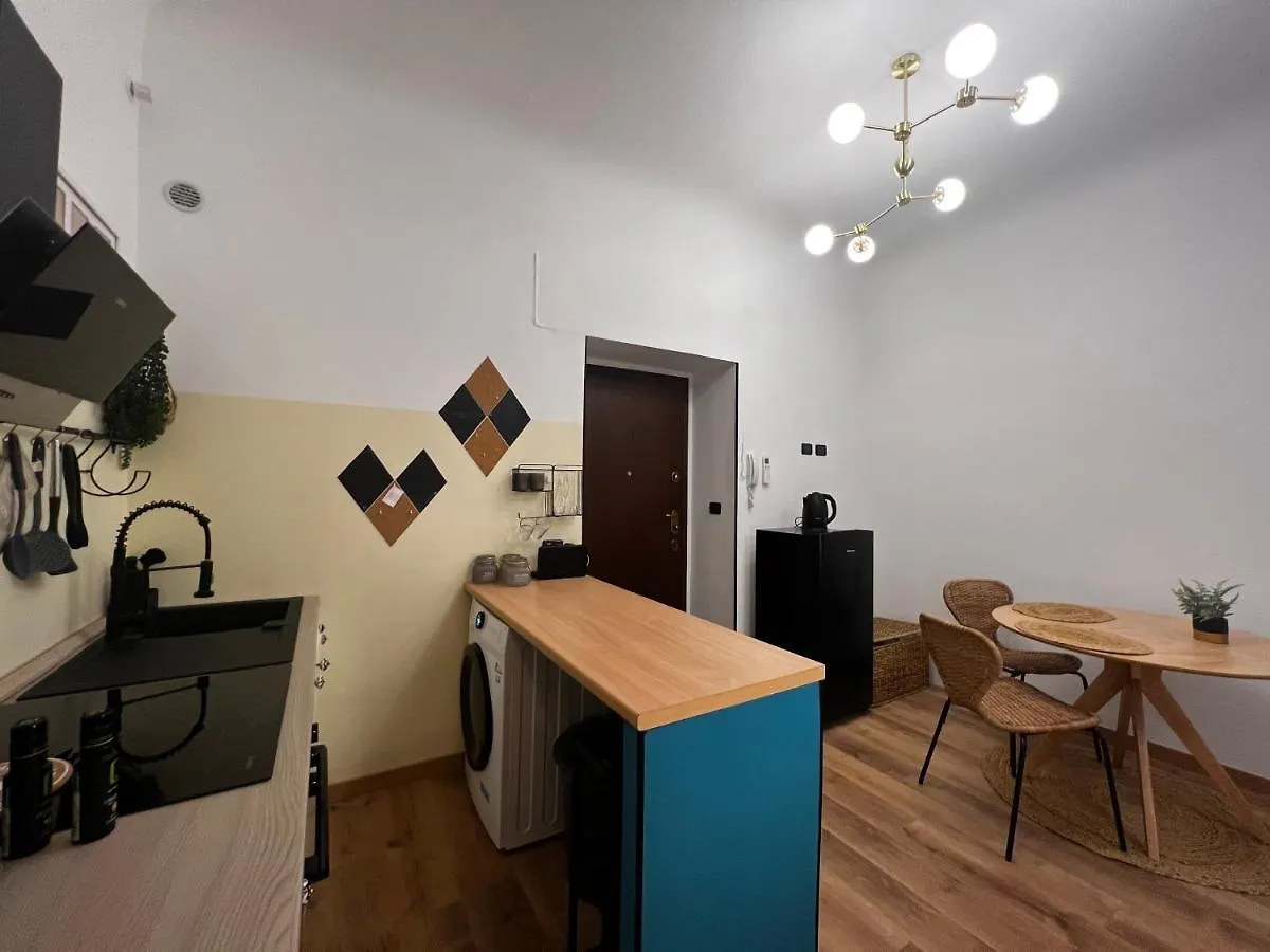 Regina Milano Ai Navigli - Sky Tv, Wifi And Breakfast Box Apartment 0*, Milan Italy