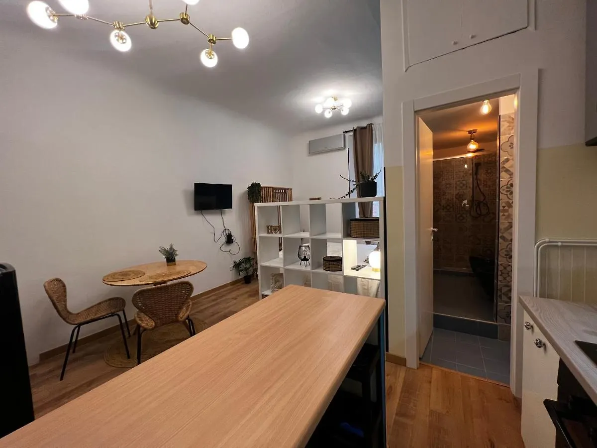 Regina Milano Ai Navigli - Sky Tv, Wifi And Breakfast Box Apartment  Milan