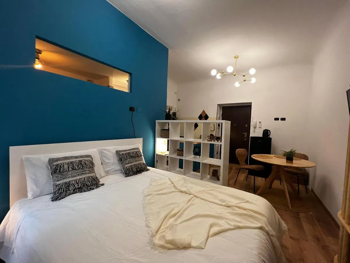 Regina Milano Ai Navigli - Sky Tv, Wifi And Breakfast Box Apartment Italy