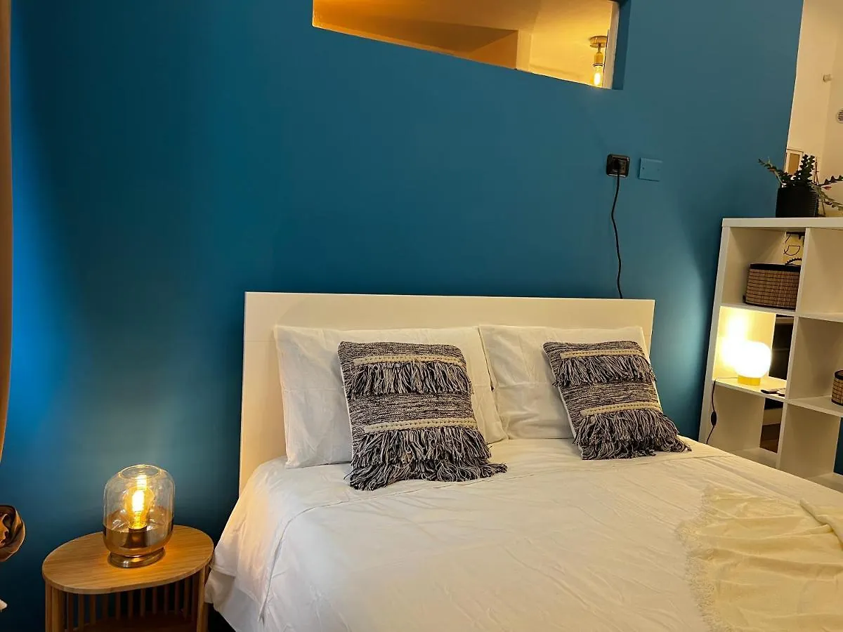 Regina Milano Ai Navigli - Sky Tv, Wifi And Breakfast Box Apartment