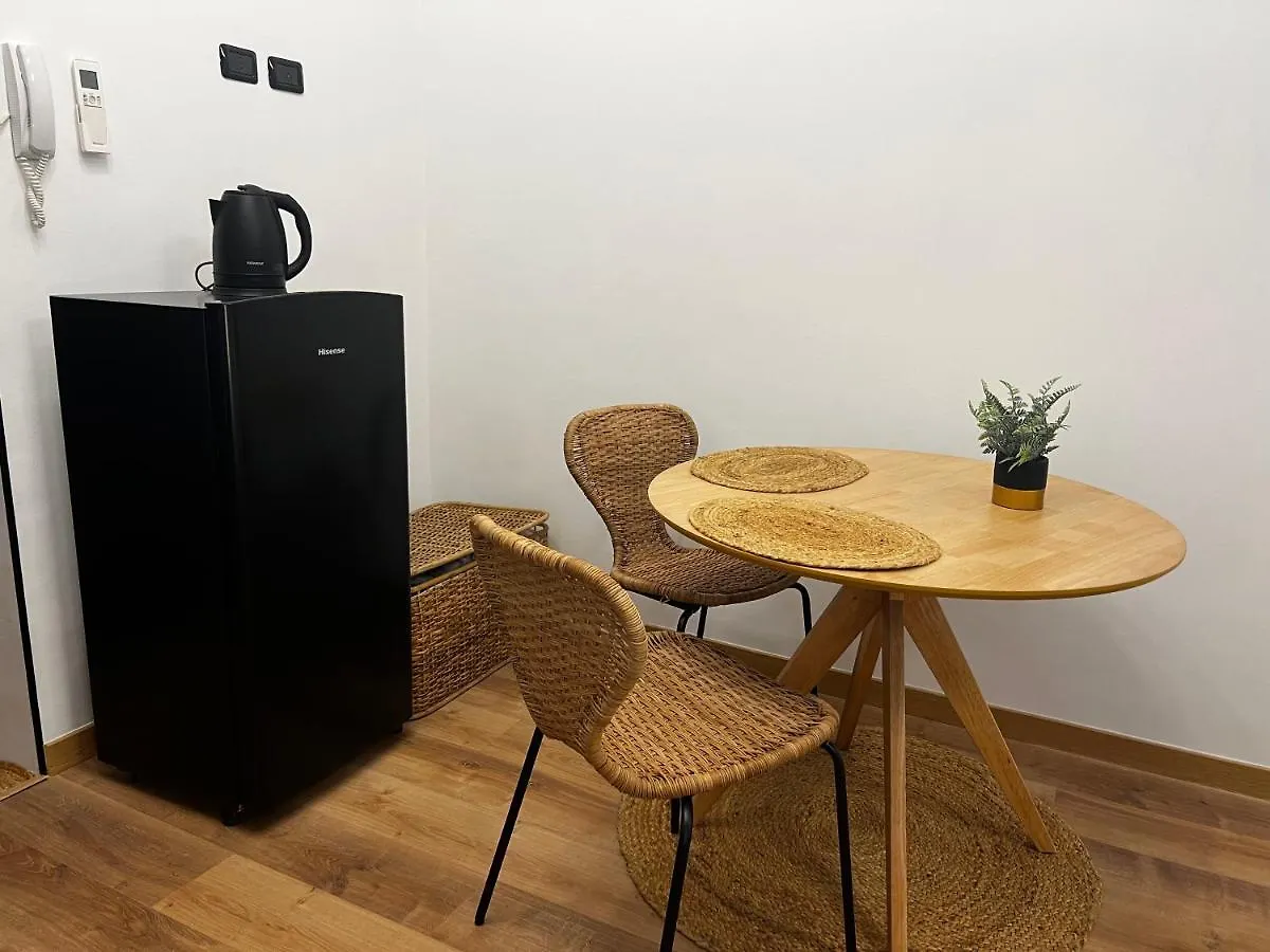 Regina Milano Ai Navigli - Sky Tv, Wifi And Breakfast Box Apartment