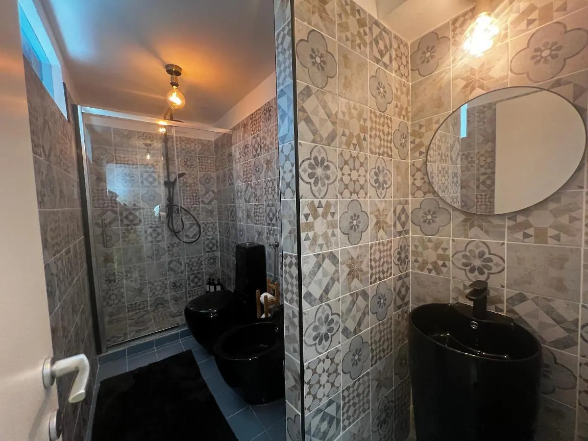 Regina Milano Ai Navigli - Sky Tv, Wifi And Breakfast Box Apartment 0*, Milan Italy