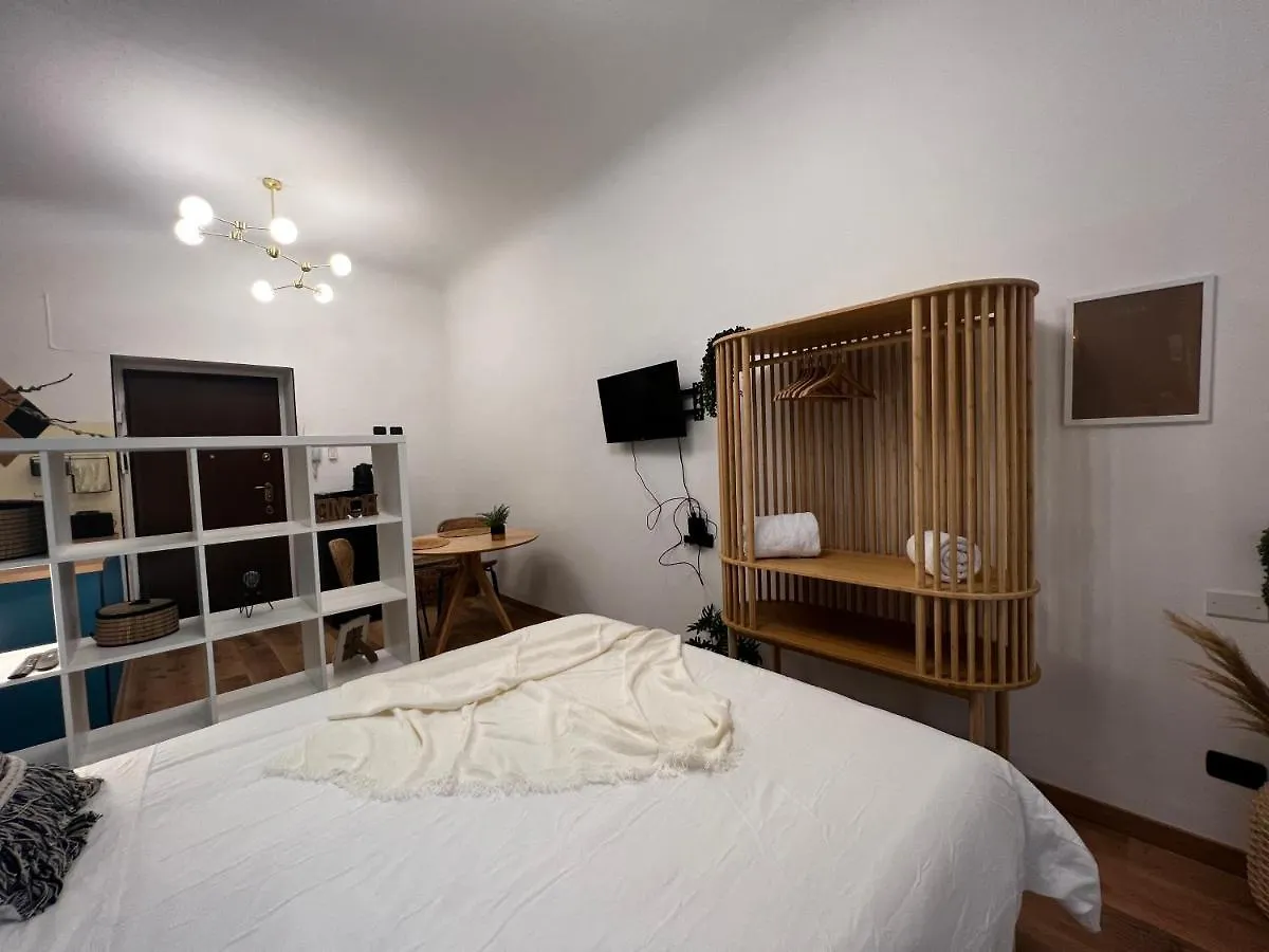 Regina Milano Ai Navigli - Sky Tv, Wifi And Breakfast Box Apartment