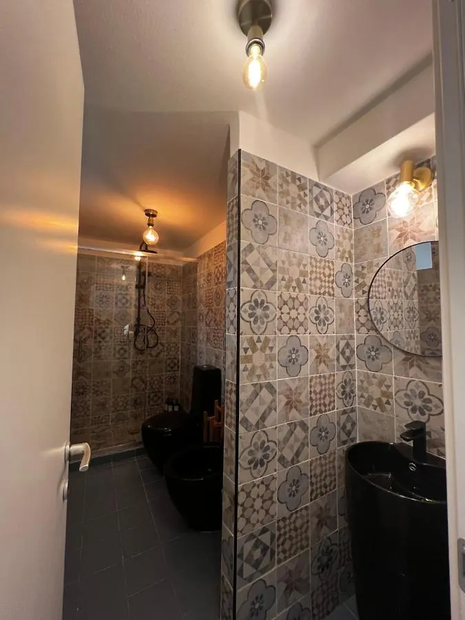 Regina Milano Ai Navigli - Sky Tv, Wifi And Breakfast Box Apartment