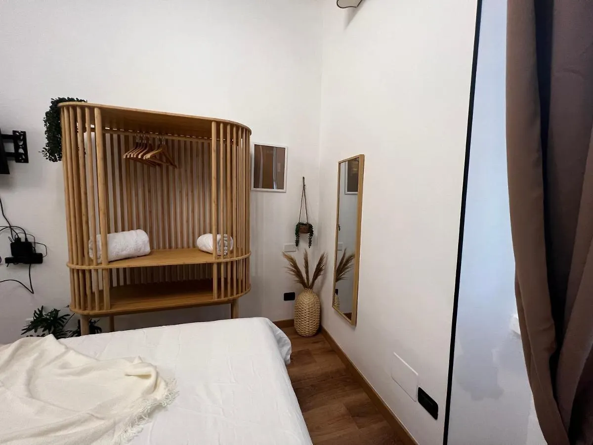 Regina Milano Ai Navigli - Sky Tv, Wifi And Breakfast Box Apartment Italy