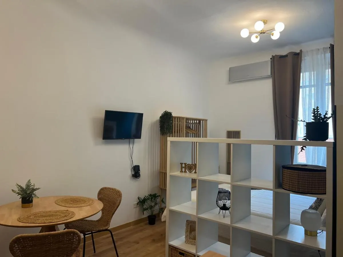 Regina Milano Ai Navigli - Sky Tv, Wifi And Breakfast Box Apartment  Milan