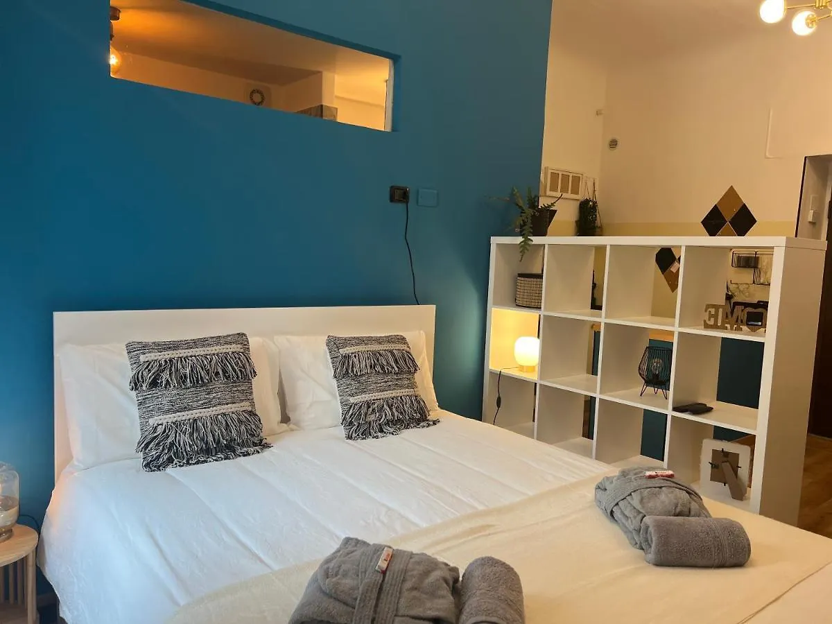 Regina Milano Ai Navigli - Sky Tv, Wifi And Breakfast Box Apartment 0*, Milan Italy