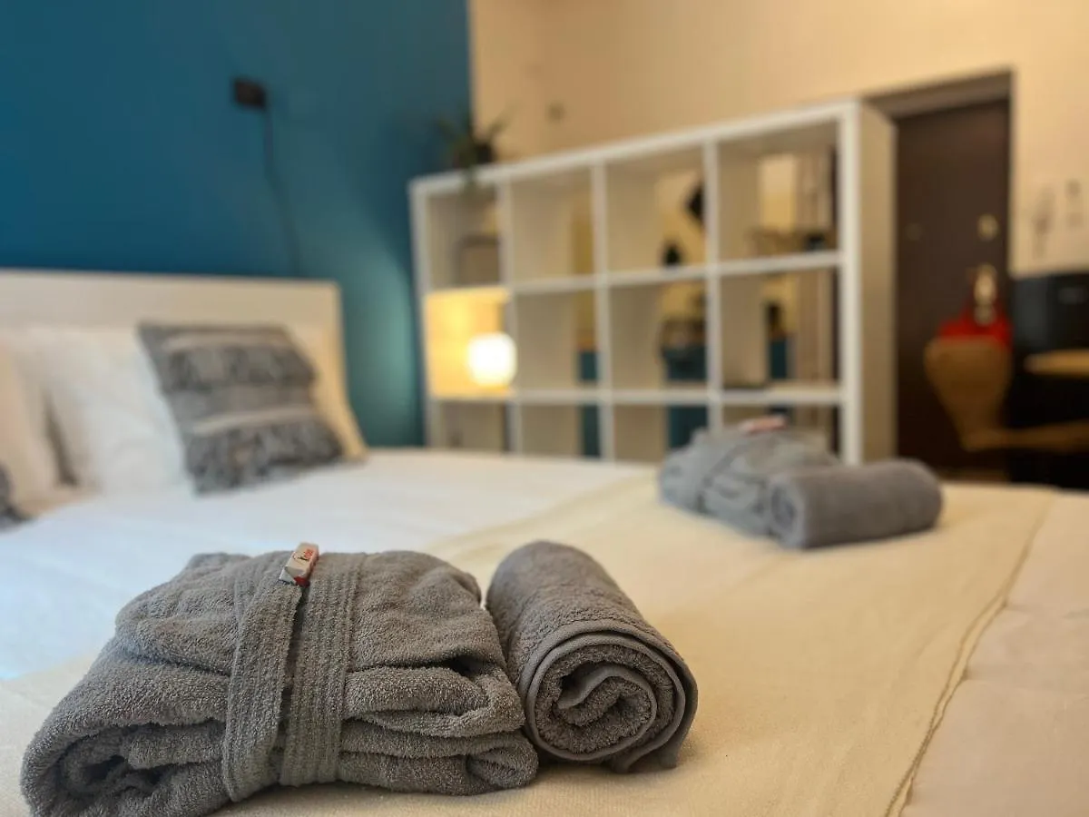 Regina Milano Ai Navigli - Sky Tv, Wifi And Breakfast Box Apartment  Milan