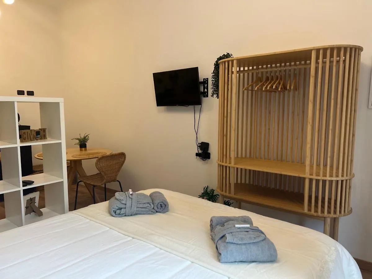 Regina Milano Ai Navigli - Sky Tv, Wifi And Breakfast Box Apartment Italy