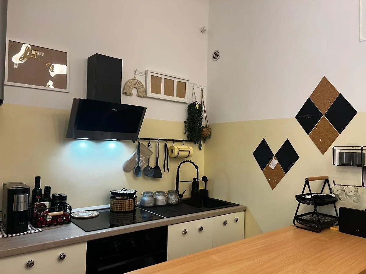 Regina Milano Ai Navigli - Sky Tv, Wifi And Breakfast Box Apartment