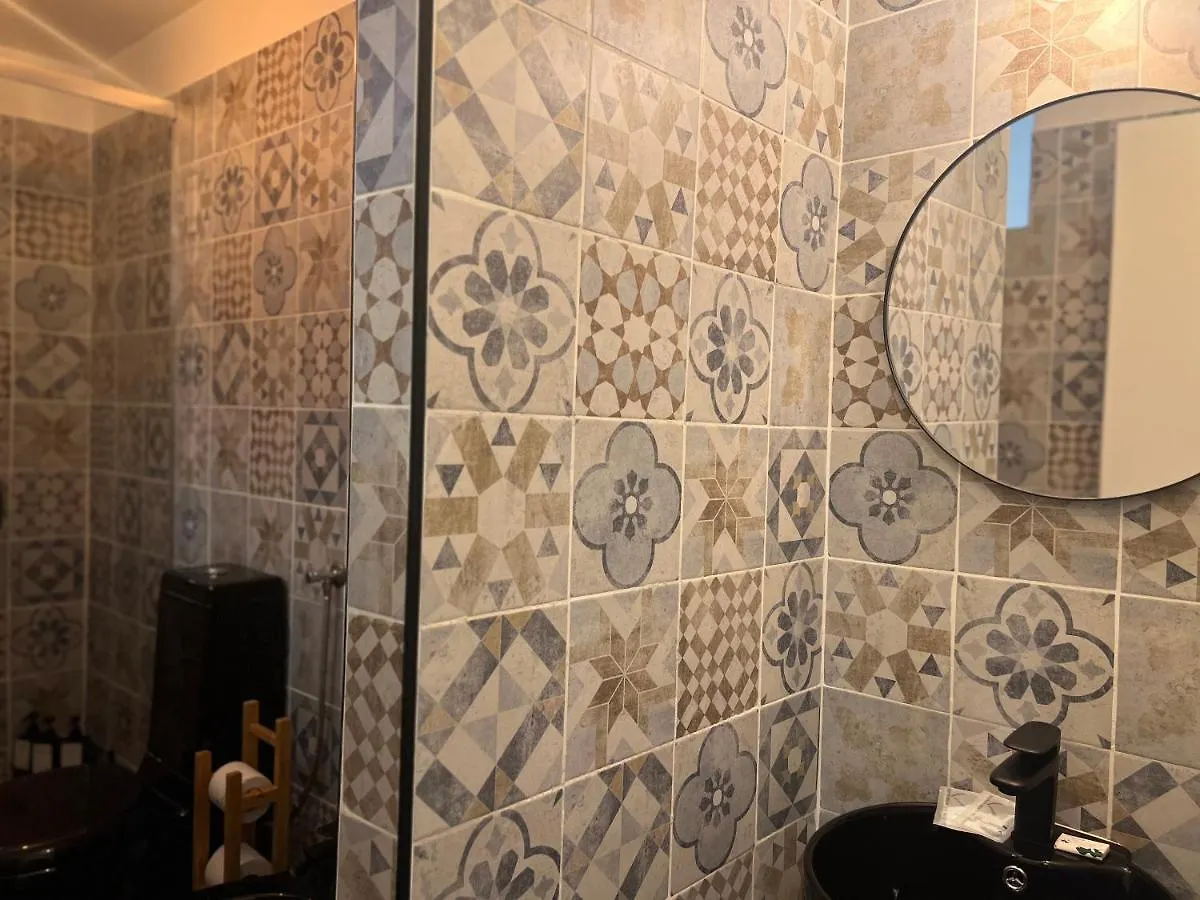 Regina Milano Ai Navigli - Sky Tv, Wifi And Breakfast Box Apartment  Milan
