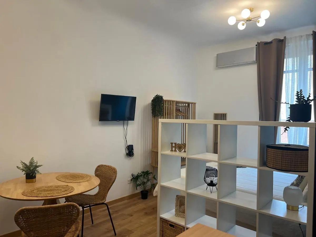 Regina Milano Ai Navigli - Sky Tv, Wifi And Breakfast Box Apartment 0*, Milan Italy