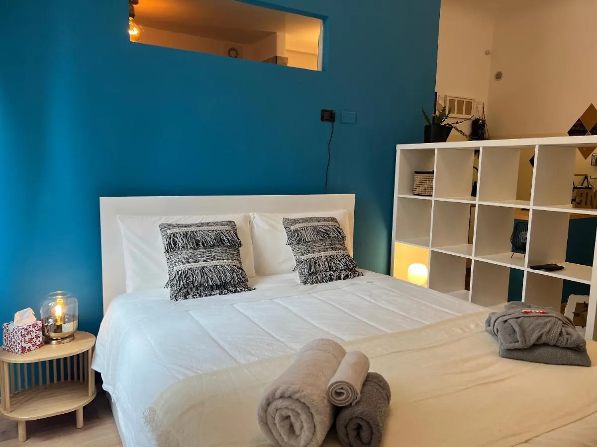 Regina Milano Ai Navigli - Sky Tv, Wifi And Breakfast Box Apartment